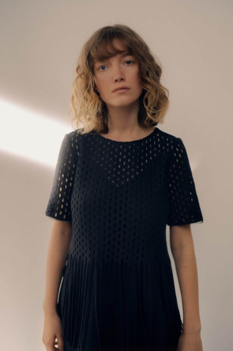 Ażurowa bluzka z frędzlami Solar Obraz 5