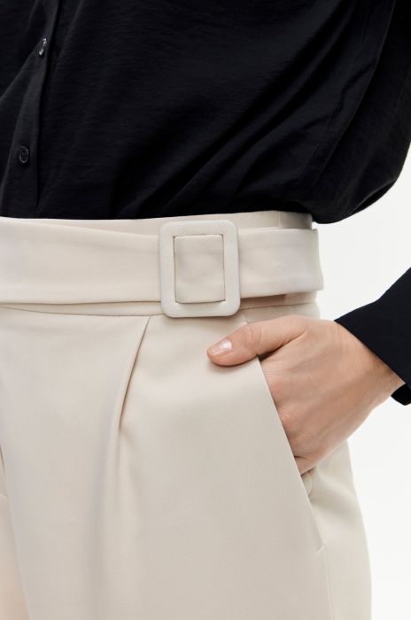 Beżowe spodnie cygaretki z paskiem Solar Obraz 3