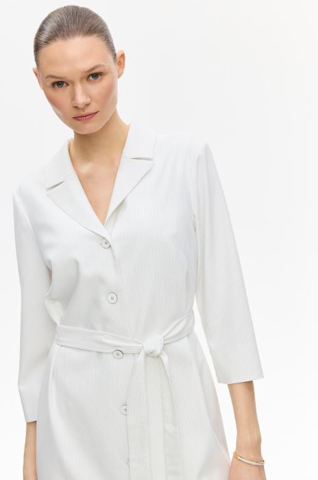 Taliowana sukienka w delikatny prążek Solar Obraz 5