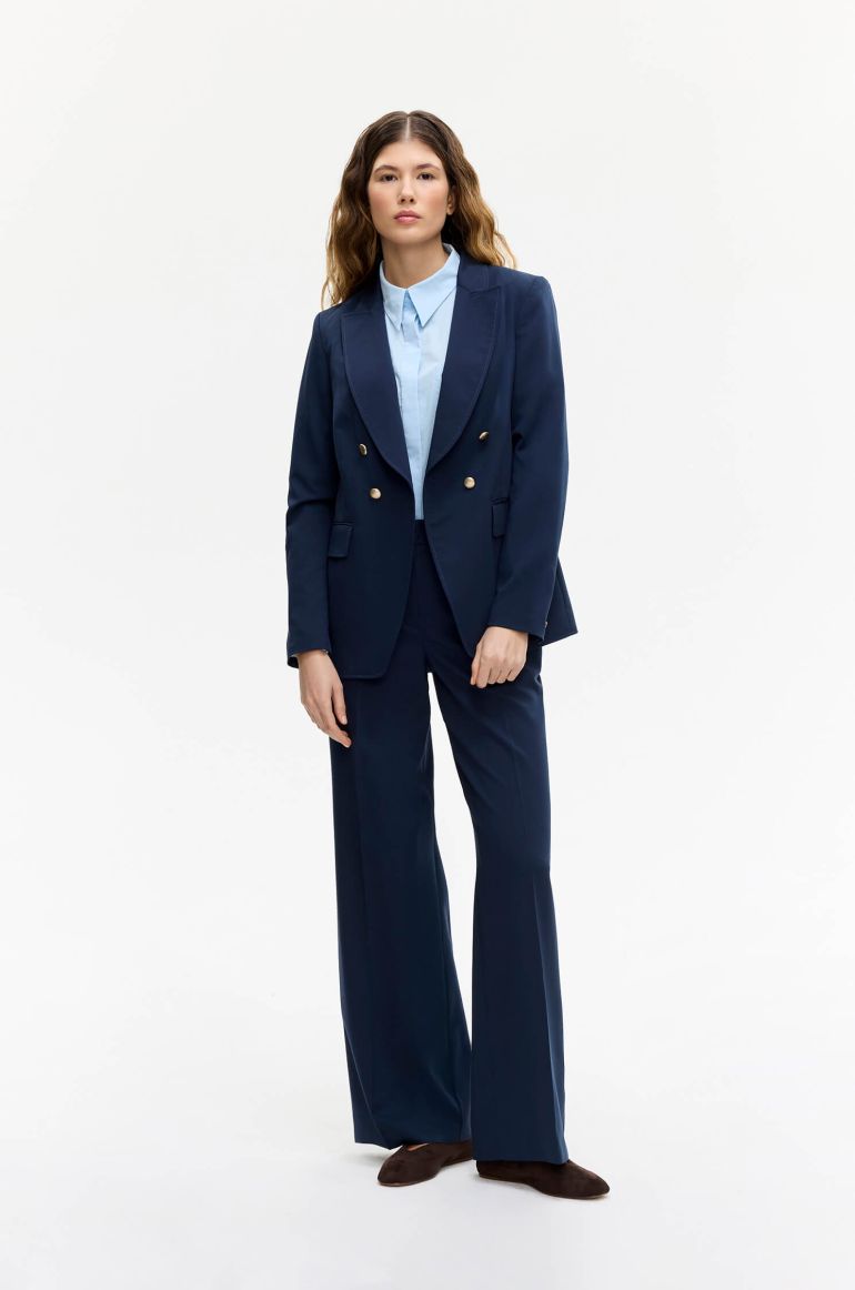 Granatowa dwurzędowa marynarka