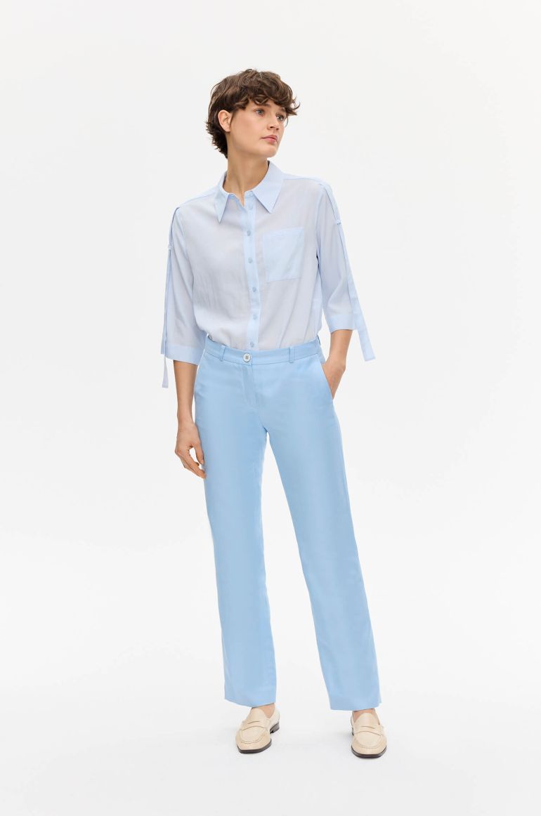 Błękitne spodnie z lnem