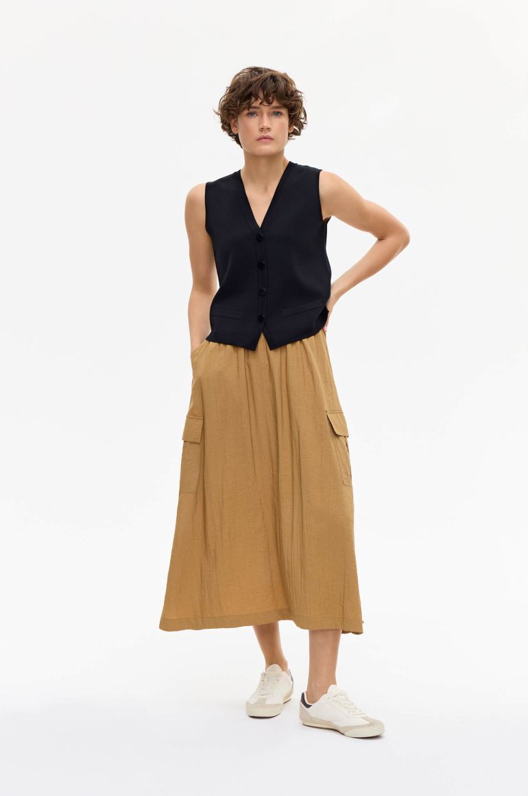 Kamelowa spódnica z kreszowanego materiału