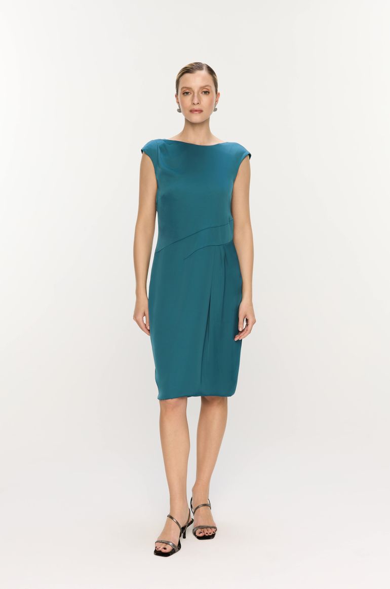 Turkusowa sukienka z zakładkami