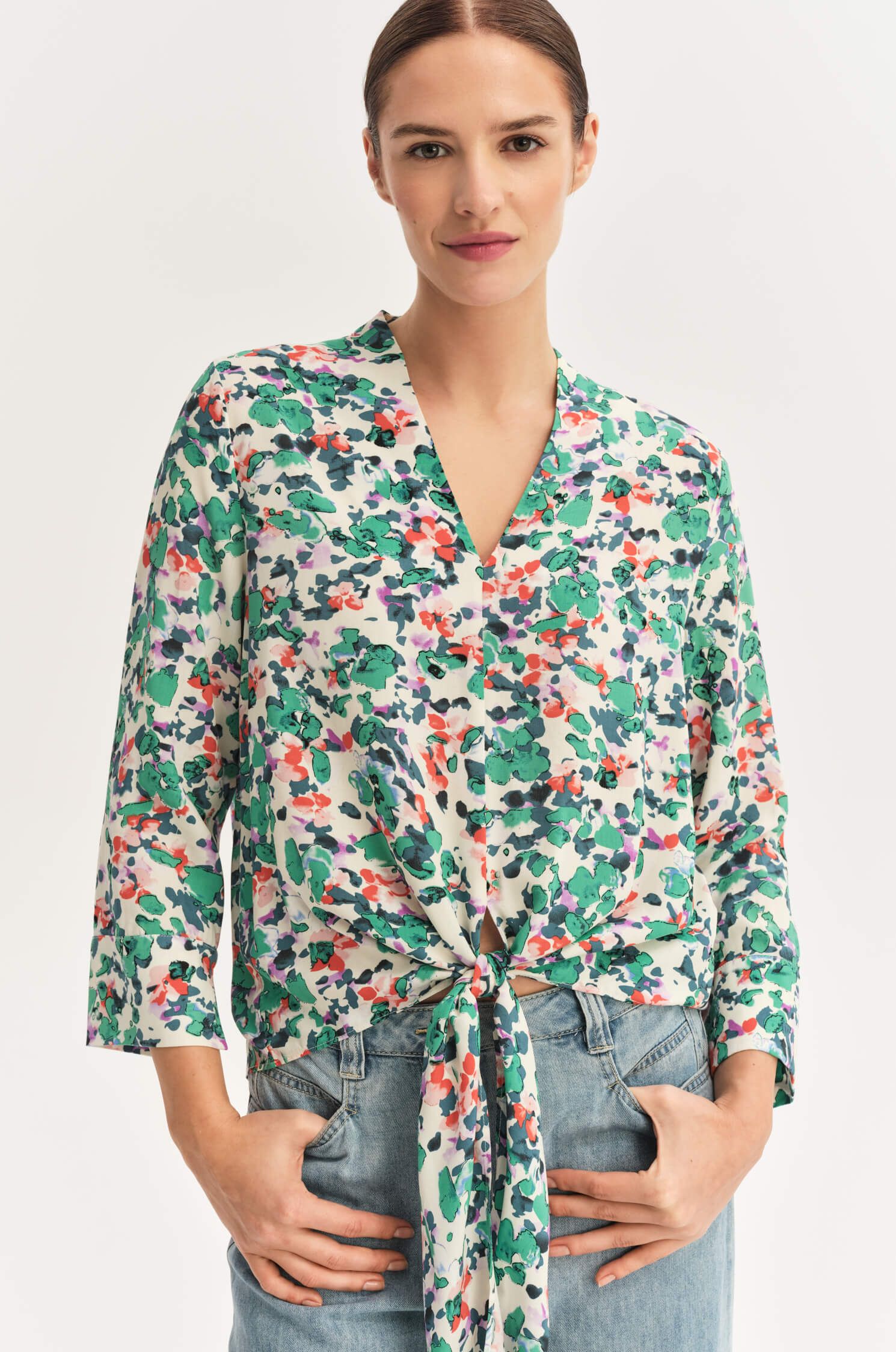 Wzorzysta bluzka z wiązaniem Solar Obraz 4