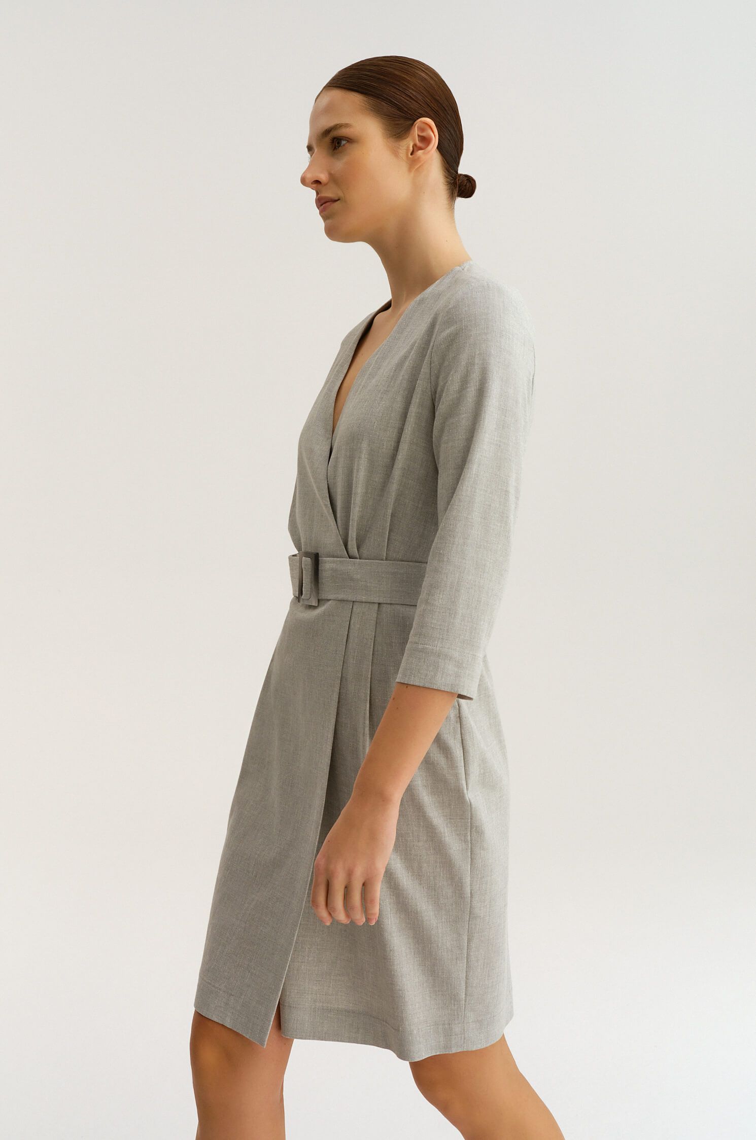 Kopertowa sukienka z lnem Solar Obraz 4