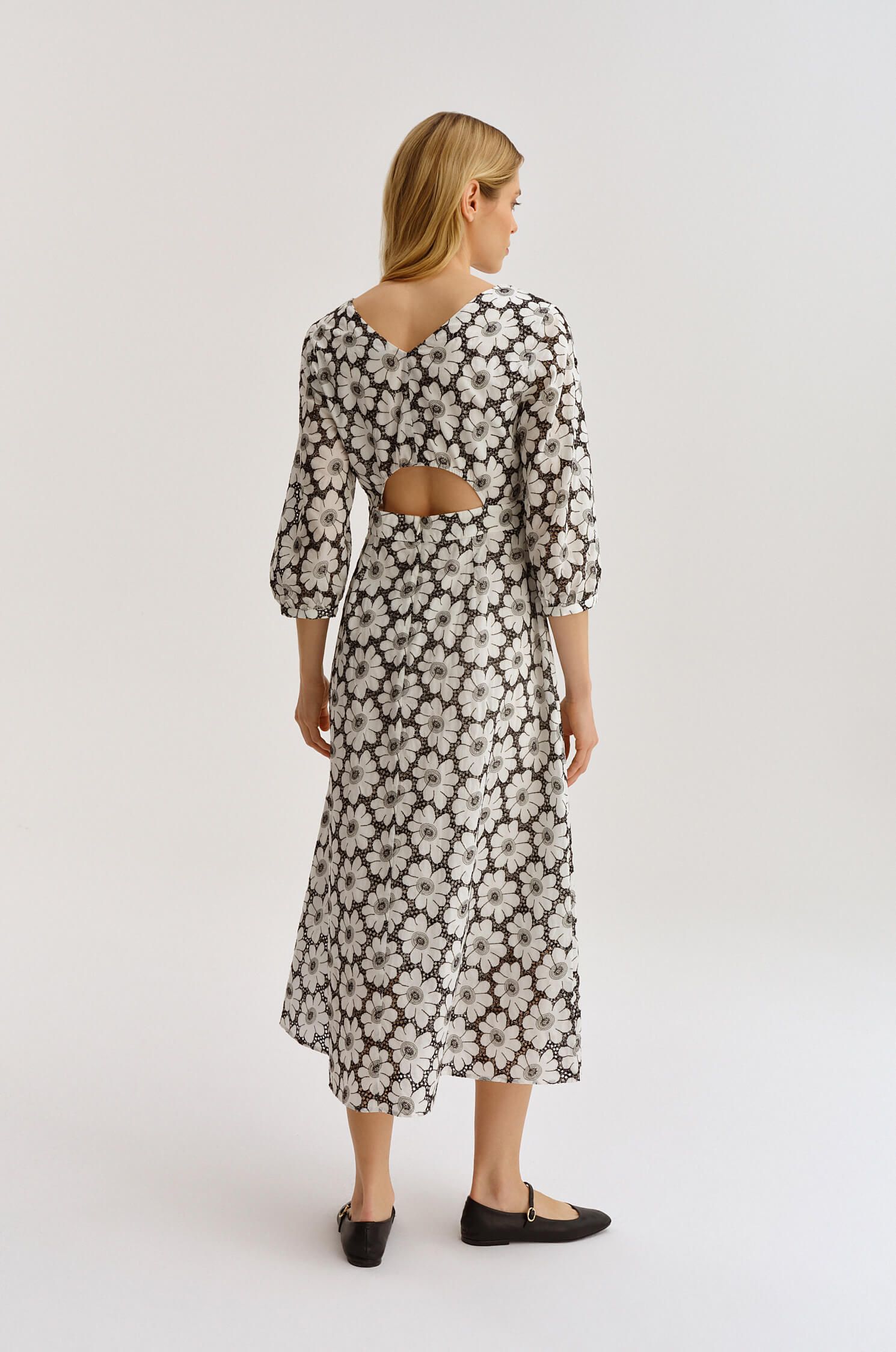 Sukienka z kwiatowym haftem Solar Obraz 2