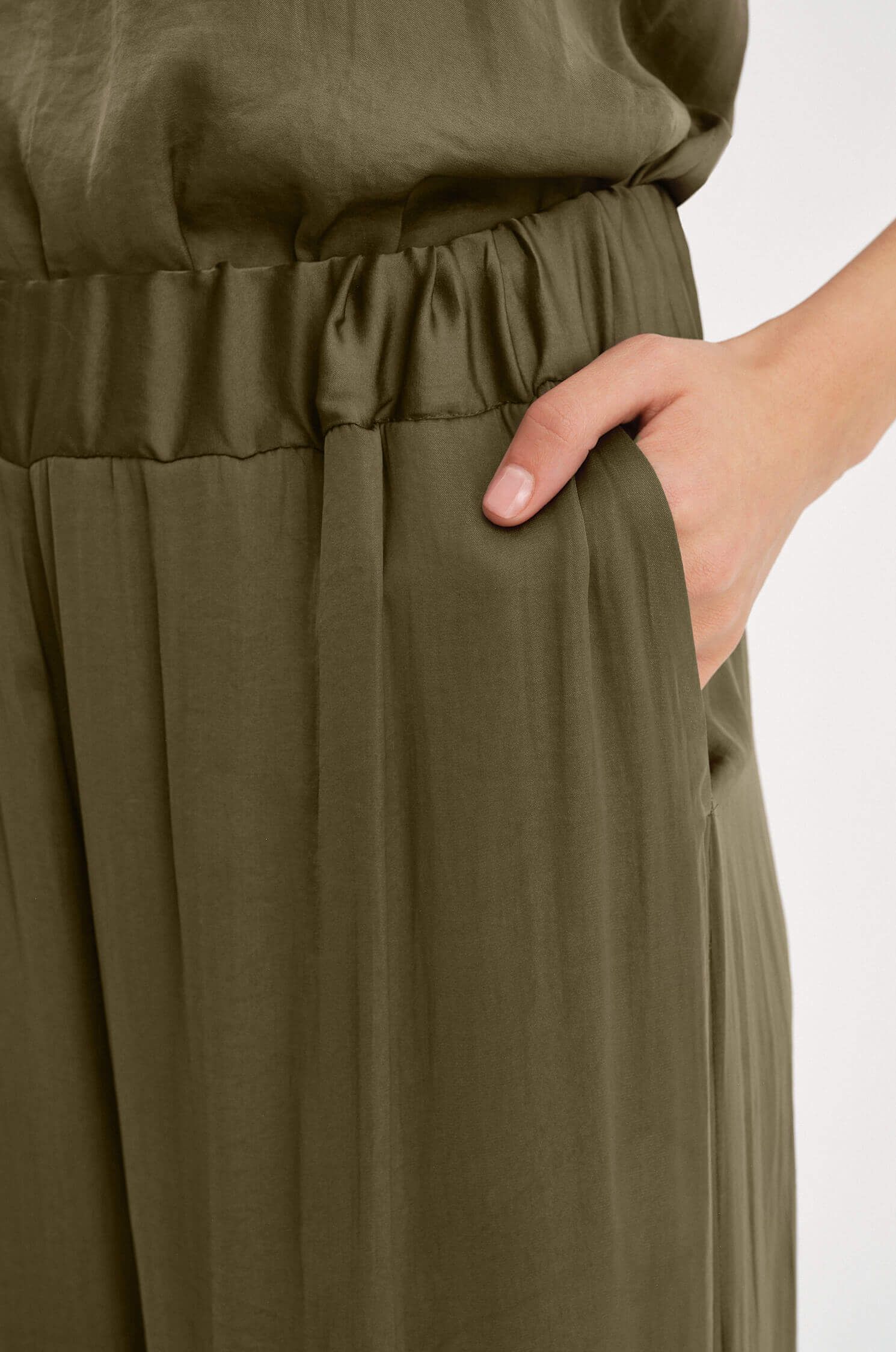 Spodnie wide leg z satynowej tkaniny Solar Obraz 3