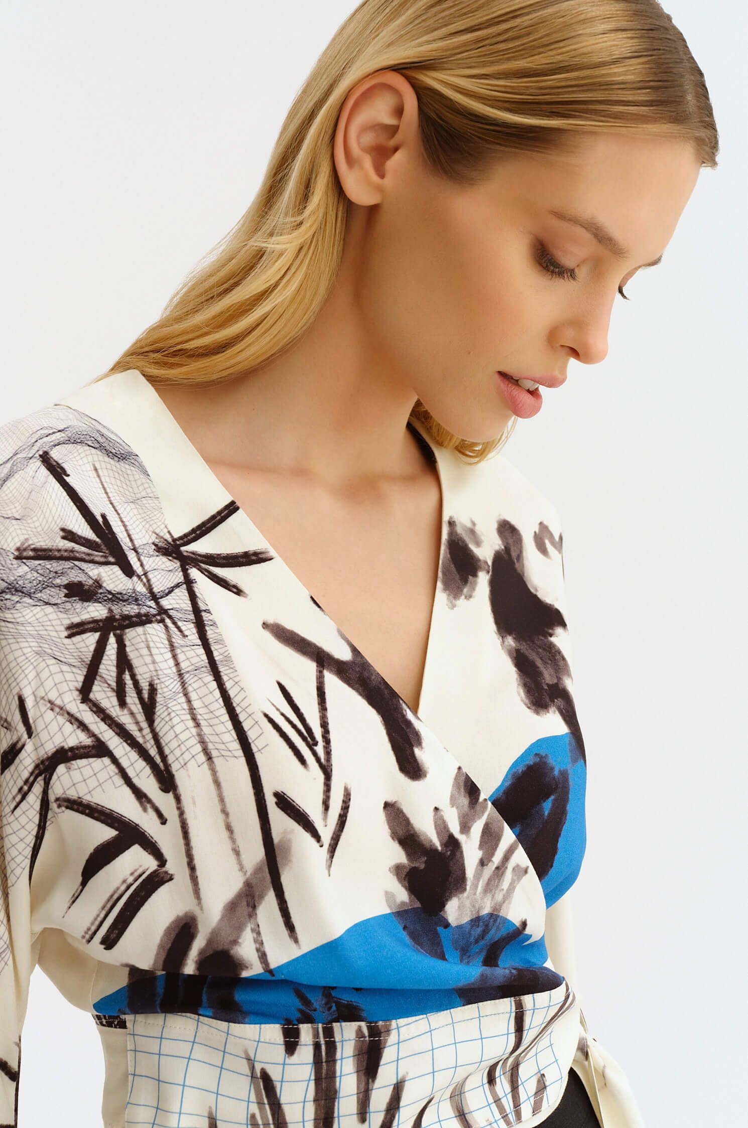 Bluzka z autorskim printem Solar Obraz 4