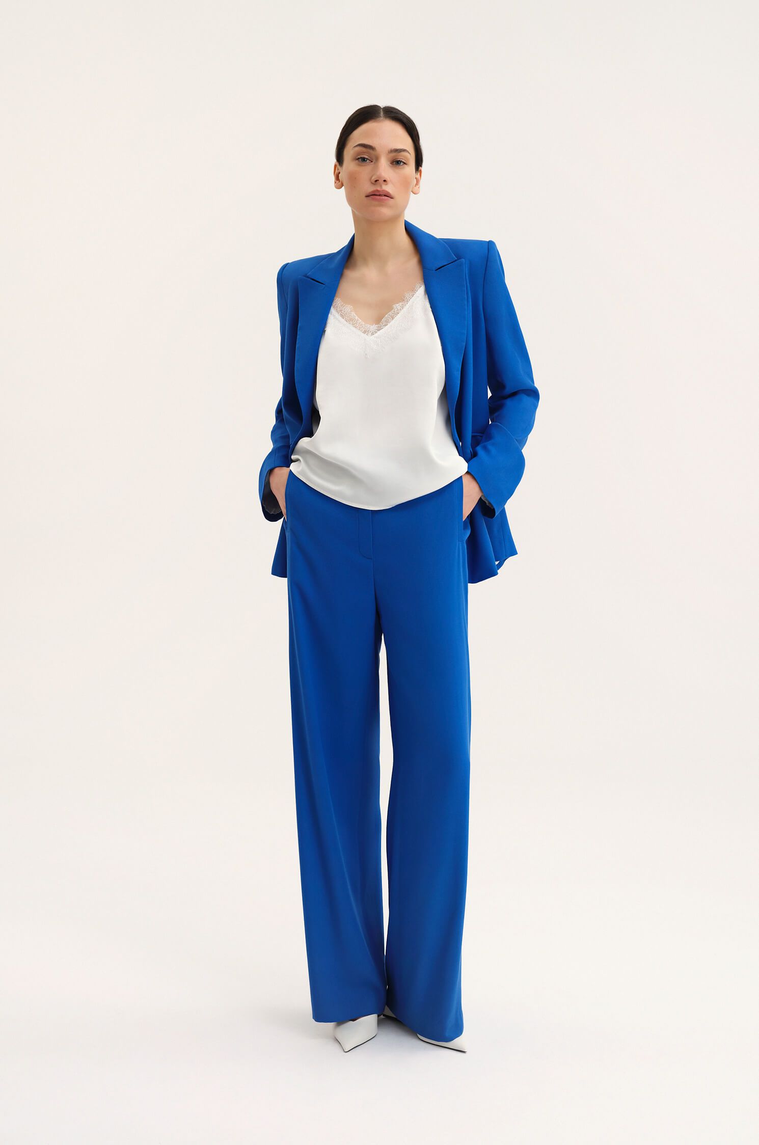 Satynowy top na cienkich ramiączkach Solar Obraz 1