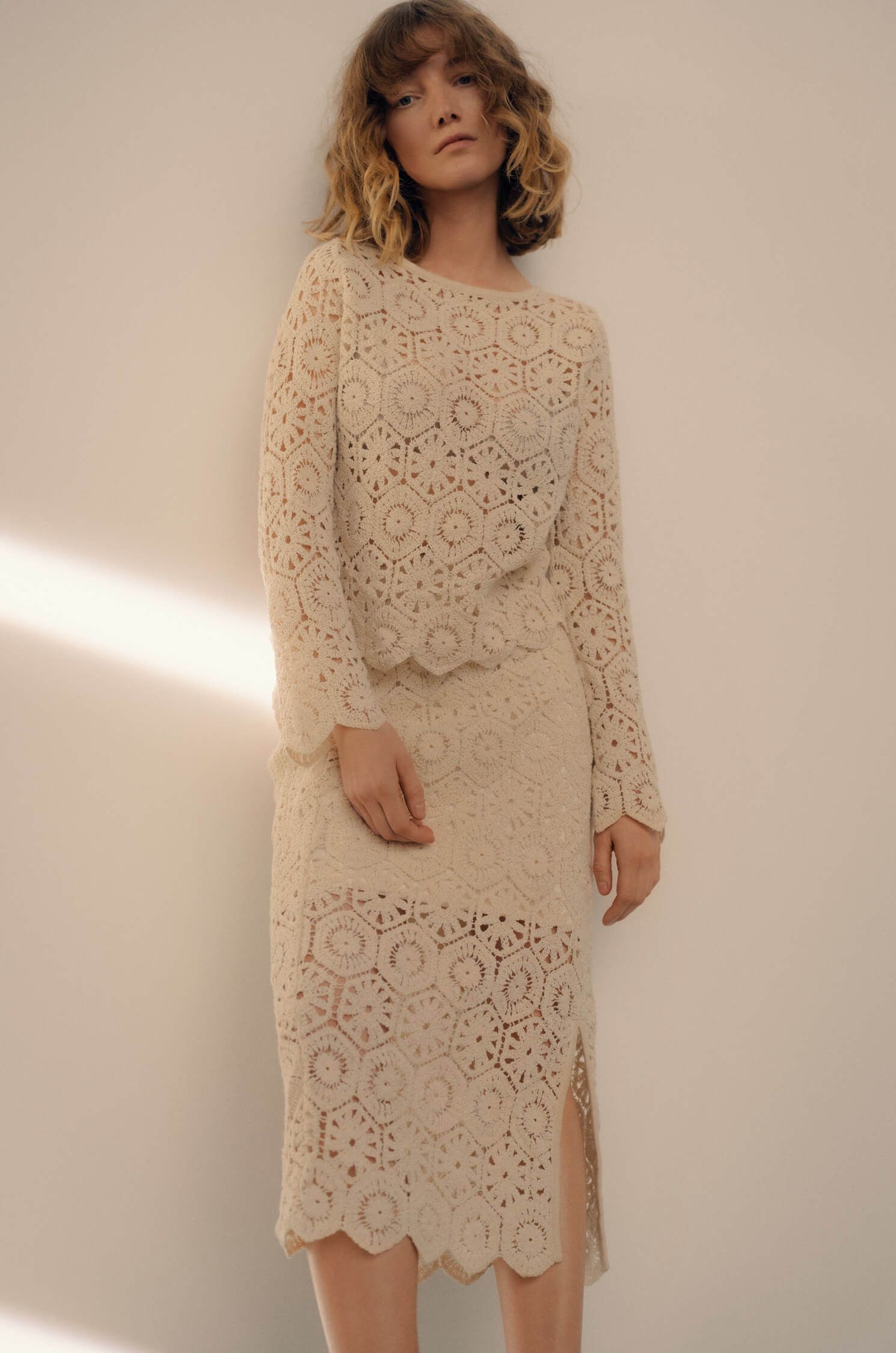 Koronkowa spódnica Solar Obraz 4