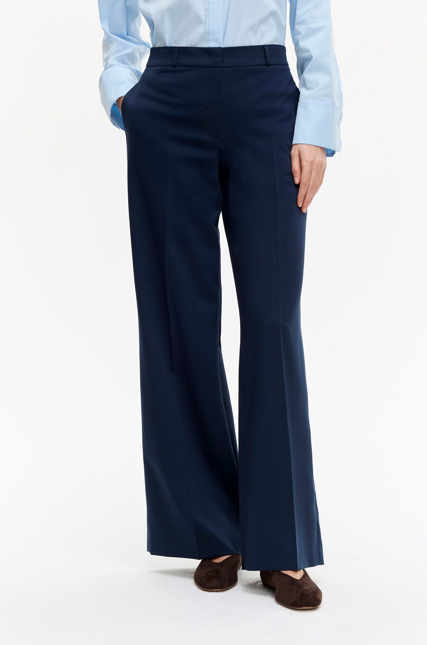 Granatowe spodnie z rozszerzaną nogawką Solar Obraz 2