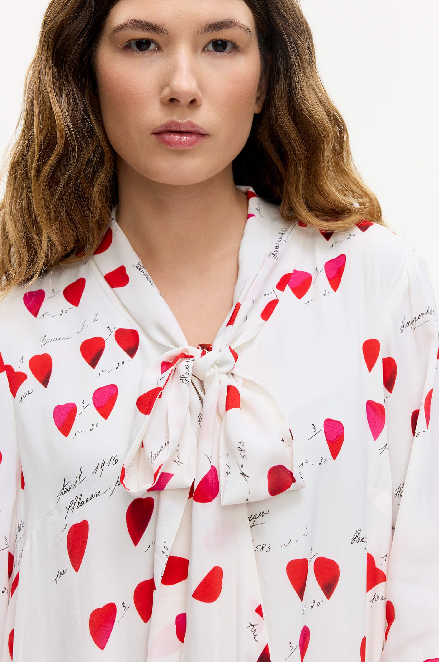 Wiskozowa sukienka w serca Solar Obraz 3