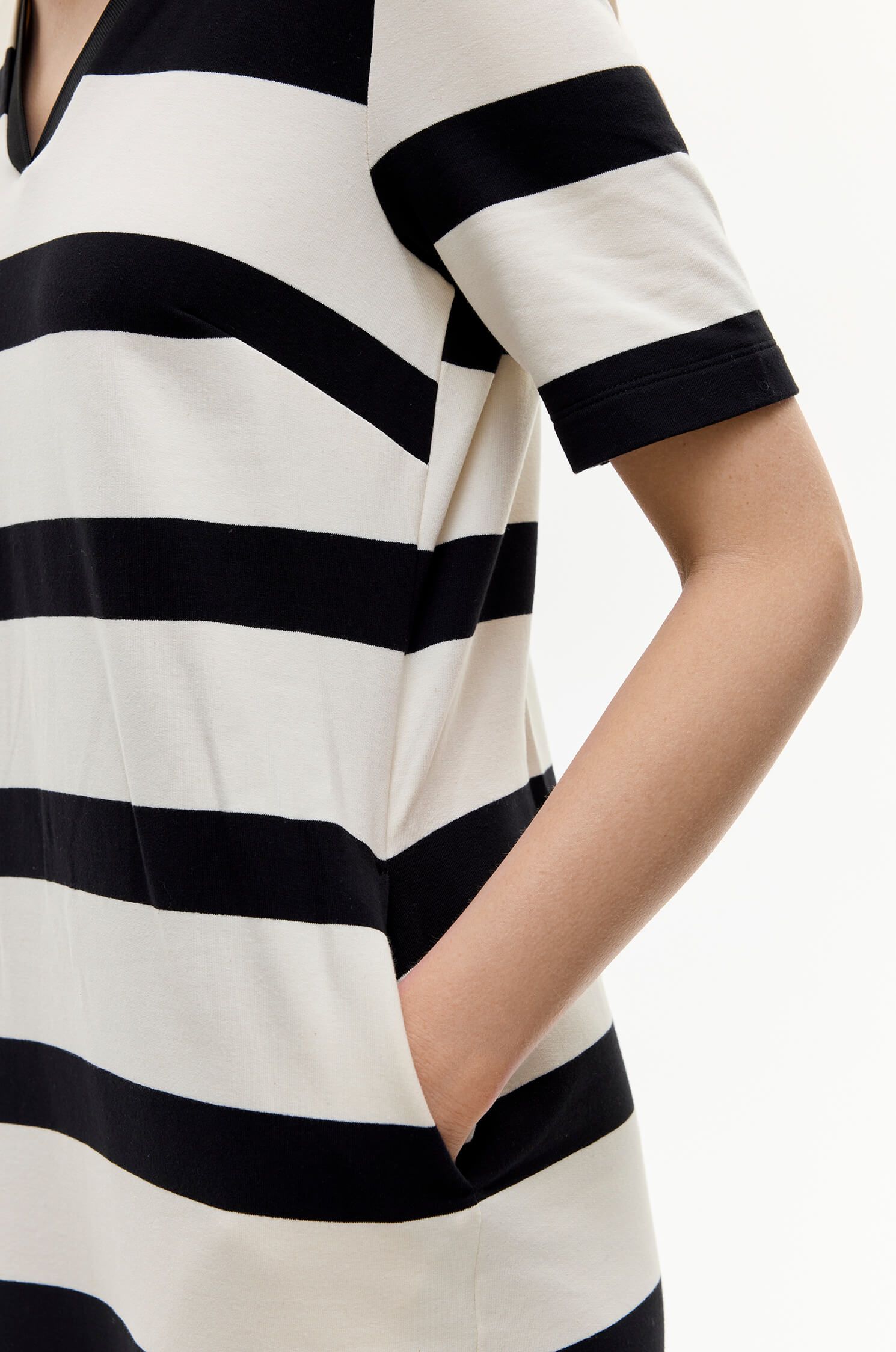 Sukienka w poziome pasy Solar Obraz 3