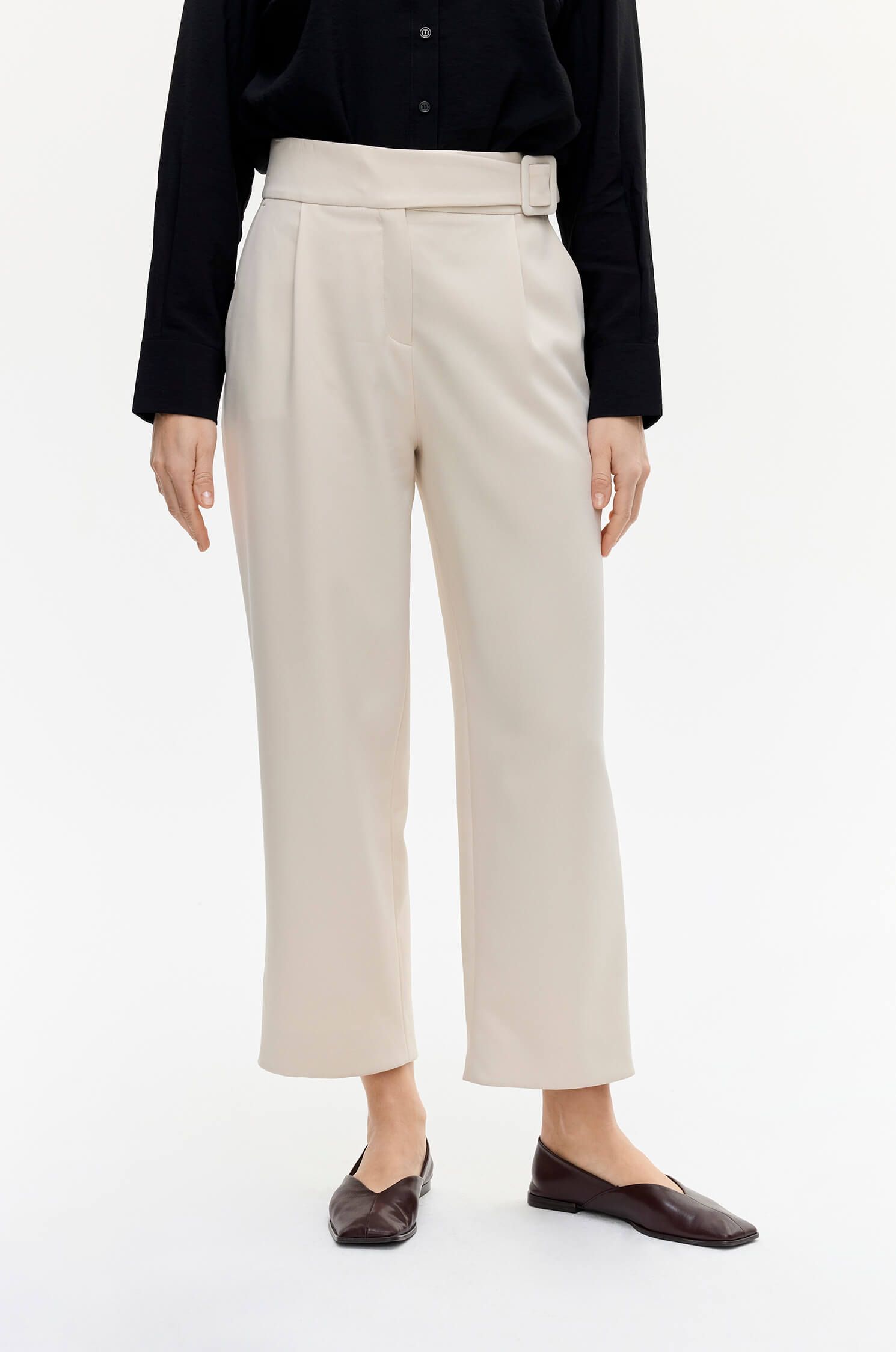 Beżowe spodnie cygaretki z paskiem Solar Obraz 2