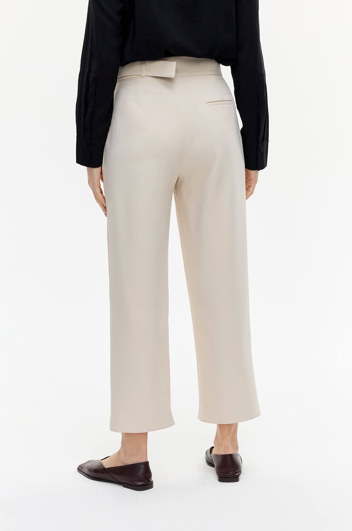 Beżowe spodnie cygaretki z paskiem Solar Obraz 4