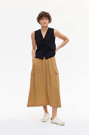Kamelowa spódnica z kreszowanego materiału